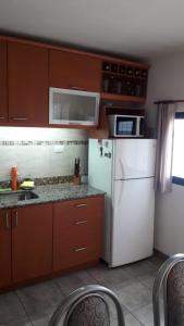 Virtuvė arba virtuvėlė apgyvendinimo įstaigoje Maganal