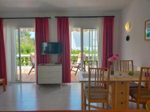 Et tv og/eller underholdning på Nerja Sun Apartments Lola Bajamar