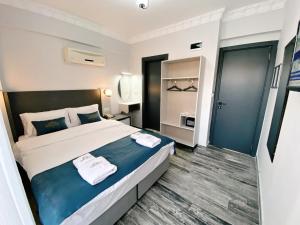 Postel nebo postele na pokoji v ubytování Nefis Hotel City
