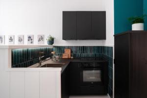 Cucina o angolo cottura di La porticina. Your lake view home.
