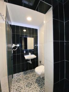 Koupelna v ubytování Nefis Hotel City
