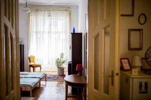 Ένα ή περισσότερα κρεβάτια σε δωμάτιο στο Sipi Apartman