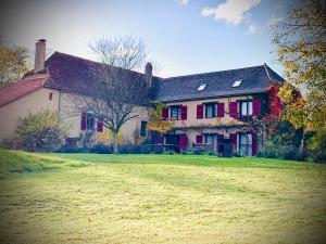 a large house sitting on a grassy field at Le Domaine du Gravier in Gramat