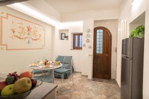 a kitchen and dining room with a table and a refrigerator at Brunelli Appartamenti in Assisi