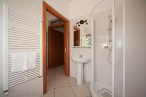 A bathroom at Hotel Dalmazia