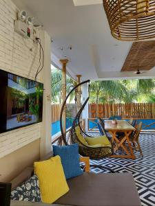 TV a/nebo společenská místnost v ubytování Palms Retreat