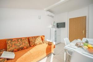 TV a/nebo společenská místnost v ubytování Apartments Tamaris