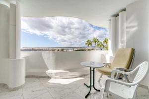 a white room with a view of the ocean at PARADISE VIEW APARTMENT MASPALOMAS in Maspalomas