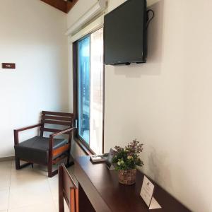TV a/nebo společenská místnost v ubytování La Bocana de Quiximies Hotel