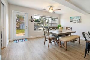 a dining room with a table and chairs and a ceiling fan at The Waterman's Retreat Unit N in Fort Lauderdale