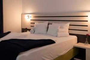 Postel nebo postele na pokoji v ubytování Garni Hotel 11tica DM
