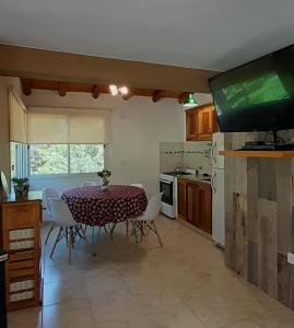 Una cocina o kitchenette en COSTA COM Cabañas