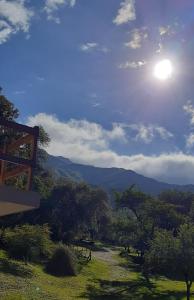 Un paisaje natural cerca del chalet de montaña