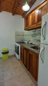 Una cocina o kitchenette en COSTA COM Cabañas