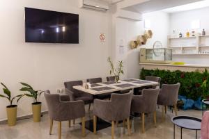 TV a/nebo společenská místnost v ubytování Garni Hotel 11tica DM