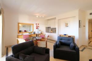 a living room with a couch and a table at Marina Mar Light by SAPvillas in Vilamoura