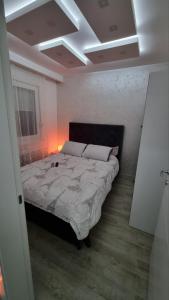 מיטה או מיטות בחדר ב-Apartman Relax
