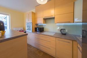 Kuchnia lub aneks kuchenny w obiekcie Komfortowy Apartament w centrum Ustronia