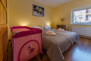 Łóżko lub łóżka w pokoju w obiekcie Komfortowy Apartament w centrum Ustronia