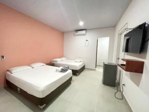 En eller flere senger på et rom på Apartahotel Caribe Diez