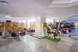 Posilňovňa alebo fitness centrum v ubytovaní Benal beach suite, parque acuático y vistas al mar