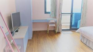 Μια τηλεόραση ή/και κέντρο ψυχαγωγίας στο Xin Zhu Homestay +15 φωτογραφίες