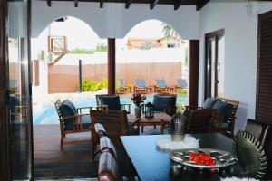 Posezení v ubytování Neue Villa TROPIC PARADISE