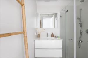 Elegant 2BR Apartment with Balcony & Mamad in Jaffa by Sea N' Rent