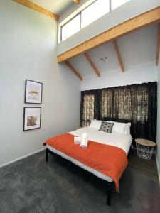 a bedroom with a large bed and a window at Motuoapa Bay Chalets in Turangi