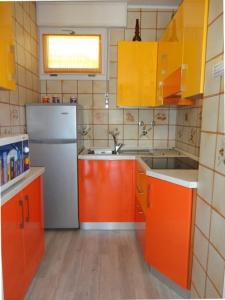 Kuchyňa alebo kuchynka v ubytovaní Colourful flat with terrace and elevator - Beahost + 13 fotografií