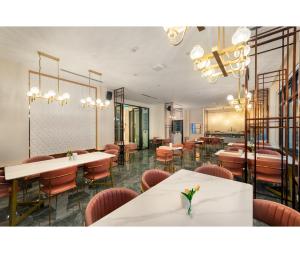 Posezení v ubytování Nine River Hotel