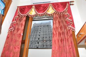 Fotografie z fotogalerie ubytování Sri Sarvesha JS Palace temple view v destinaci Tiruvannamalai