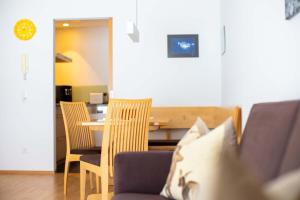 A seating area at Ferienwohnung Flanuf