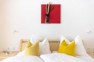 A bed or beds in a room at Ferienwohnung Flanuf
