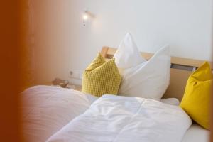 A bed or beds in a room at Ferienwohnung Flanuf