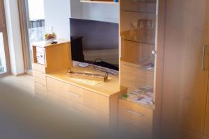 A television and/or entertainment centre at Ferienwohnung Flanuf