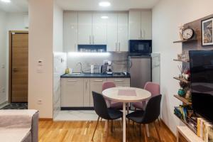 Kuhinja ili čajna kuhinja u objektu Per silvas apartman i spa