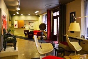 a living room with a bunch of chairs and tables at Hotel Colombia in Trieste