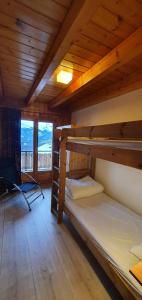 a room with two bunk beds in a cabin at Mont Bijou MOUNTAIN & QUIET chalet 10 pers by Alpvision Résidences in Veysonnaz