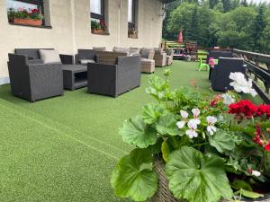 Garður fyrir utan Relax hotel Bára Benecko