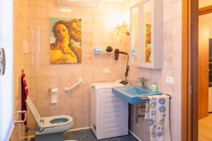 A bathroom at La Casa Sul Porto - Italian Homing Még 23 kép