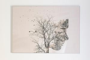 a drawing of a face next to a tree at Homewell Apartments Żelazko in Poznań