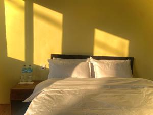 Letto o letti in una camera di Ocean Inn