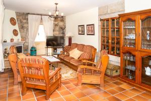a living room with a couch and chairs at Casa Ravel in Silleda