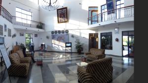 een lobby met banken en een tafel in een gebouw bij Arc Hotel in Morogoro