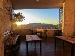 O vedere generală la munți sau o vedere la munte luată de la acest B&B