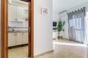 Kuchyňa alebo kuchynka v ubytovaní PUERTA DEL MAR APARTMENT + 11 fotografií