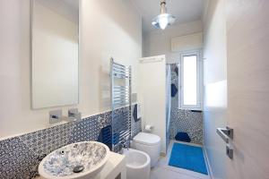 Ένα μπάνιο στο Victoria Apartments Bleu +10 φωτογραφίες