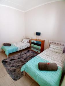Ένα ή περισσότερα κρεβάτια σε δωμάτιο στο @ the reef Holiday Home +34 φωτογραφίες