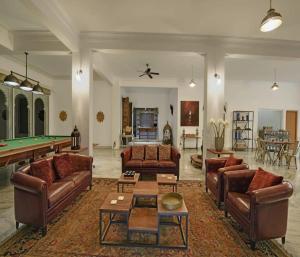 Fateh Safari Suites by Fateh Collection的休息区